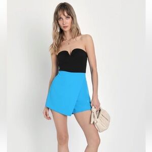 NWOT Lulu’s Sunny Day Wonder Turquoise Asymmetrical Skort
